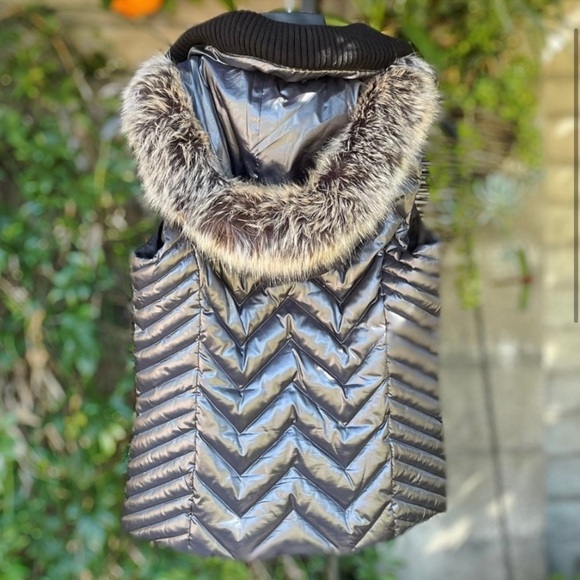 BCBGeneration vest with faux fur collar - Picture 2 of 12